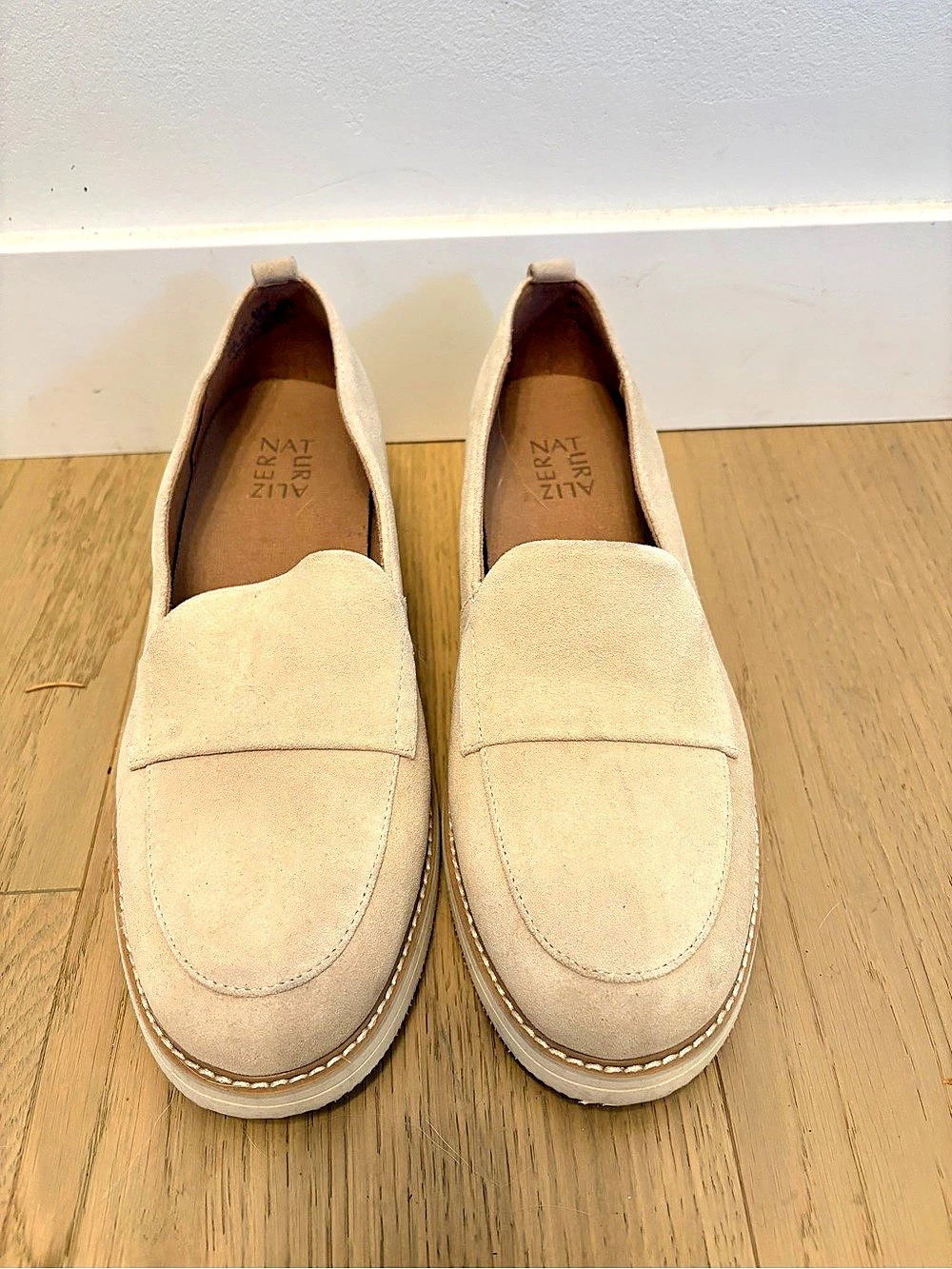 Naturalizer Darry Loafer Women’s Beige Suede Loafers US 9.5